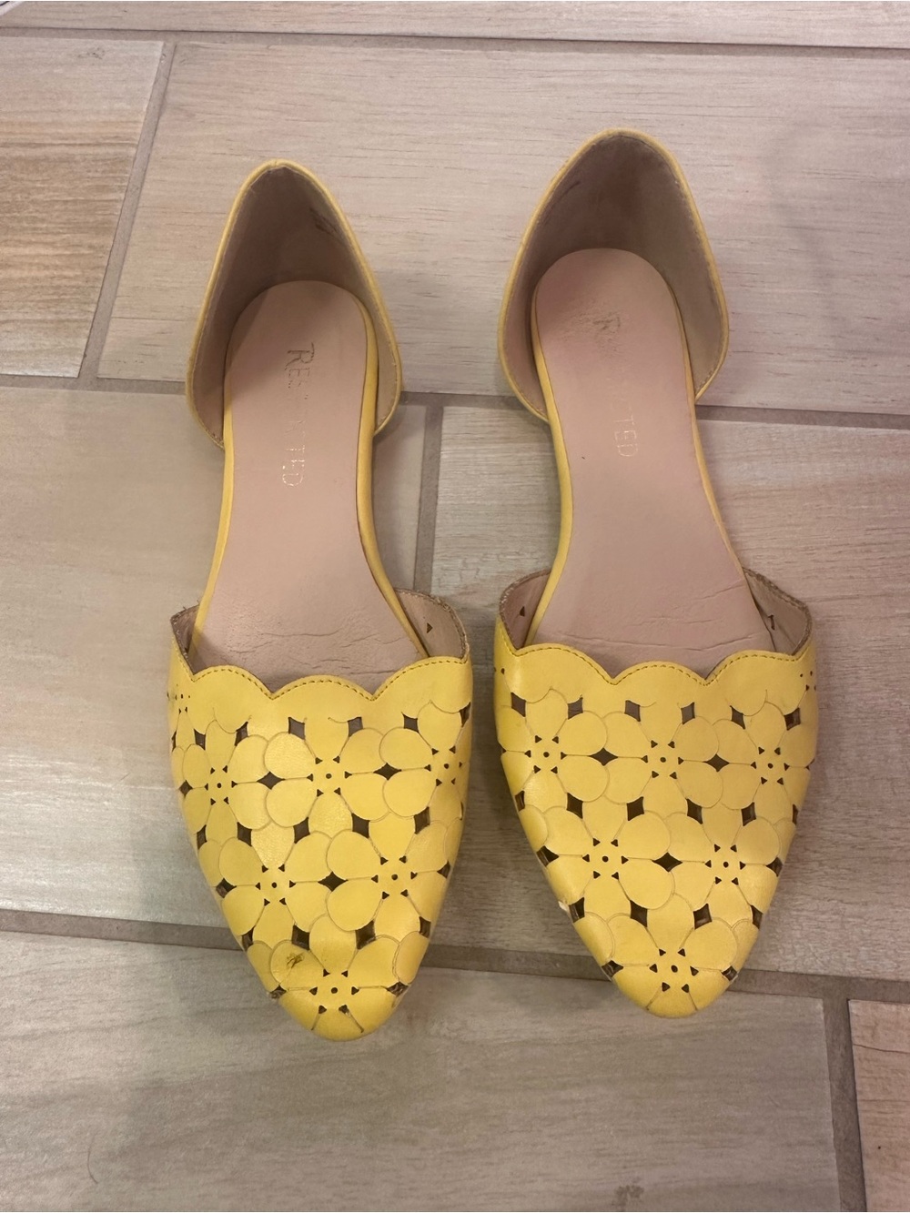 Yellow Floral Women’s Pointed flats